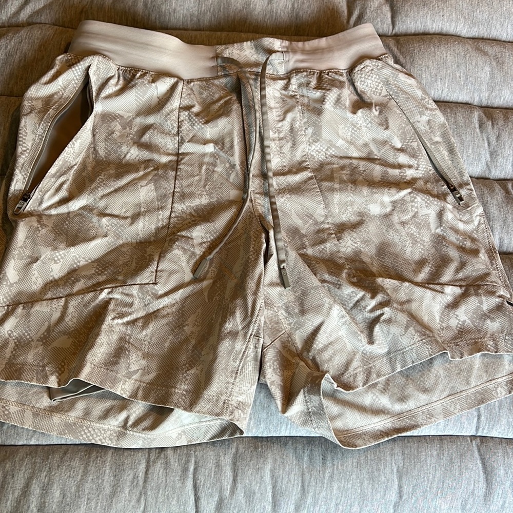 7” inseam Lululemon License to train Lined shorts